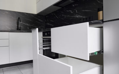 Фурнитура имеет значение: Почему мы ставим Blum и Hettich?